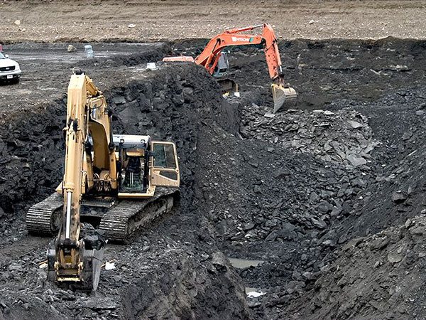 excavators-in-pit